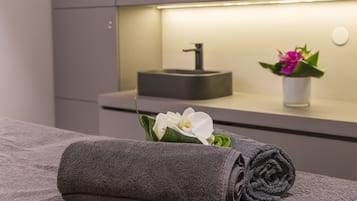 Couples treatment rooms, body treatments, body wraps, body scrubs