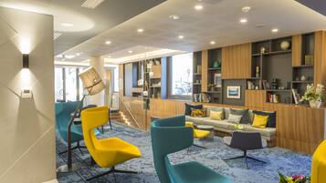 Coin salon dans le hall