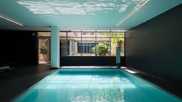 Indendørs pool