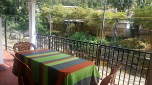 Dining - Pure Land Villa (Nallathanniya)