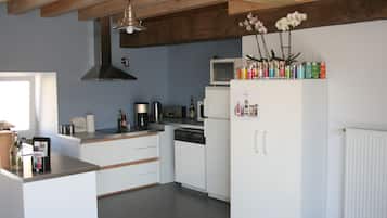 Fridge, microwave, stovetop, cookware/dishes/utensils