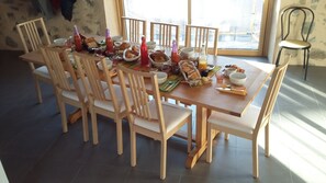 Free daily continental breakfast