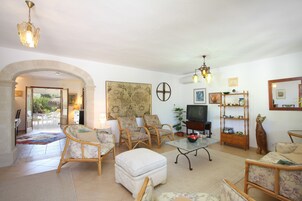 Villa, 4 Bedrooms | Living room | TV