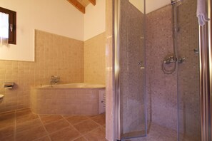 Villa, 4 Bedrooms | Bathroom | Hair dryer, bidet, towels - Finca La Vinya (Pollensa)