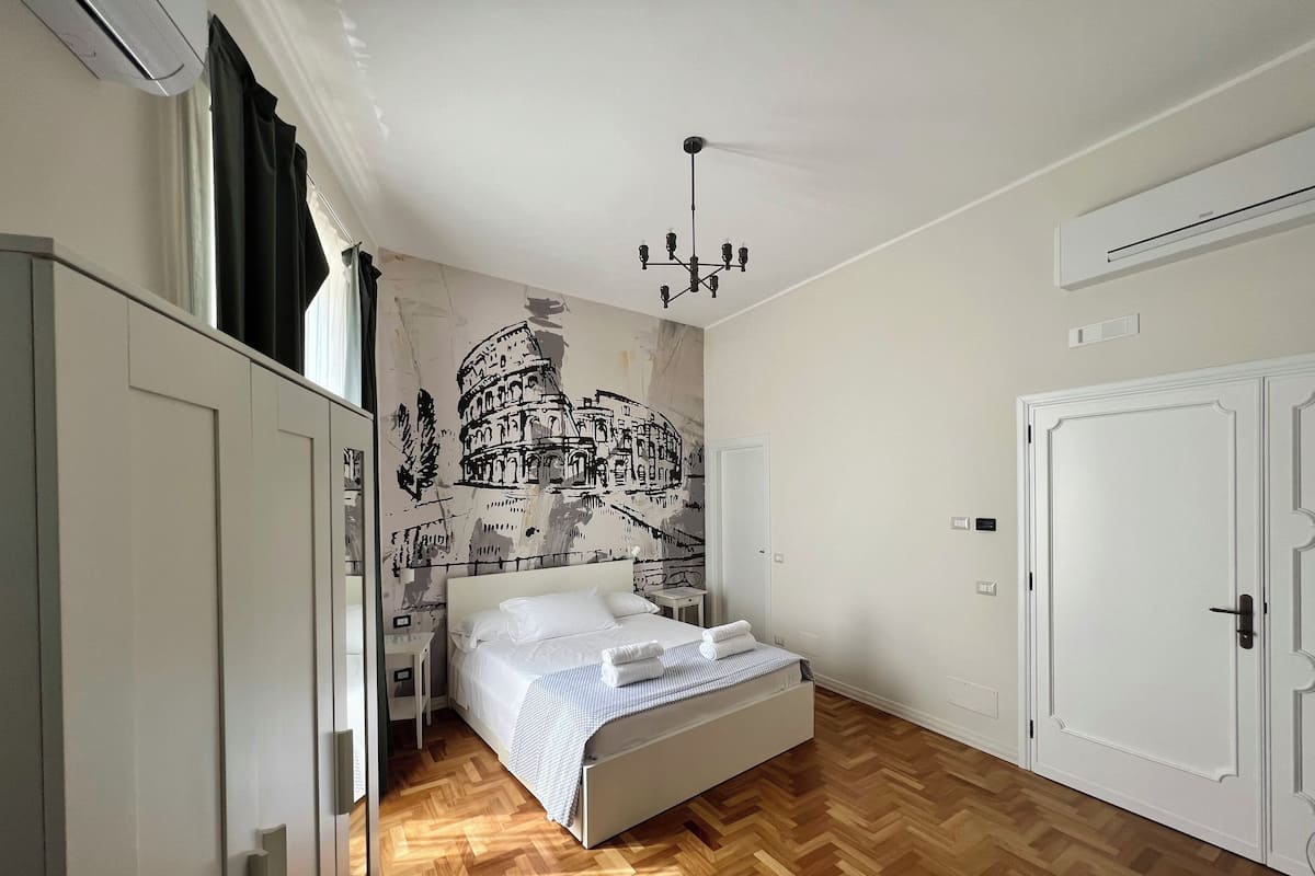 Double Room, Private Bathroom | 1 bedroom, premium bedding, desk, free WiFi