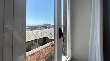 Habitación doble, baño privado | Ropa de cama de alta calidad, escritorio y wifi gratis