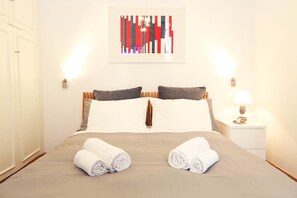 1 bedroom, free cots/infant beds, free WiFi, bed sheets - Home2Rome - Trastevere Belli (Rome)