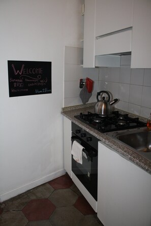 Apartment, 3 Schlafzimmer | Eigene Küche | Kühlschrank, Ofen, Herdplatte, Wasserkocher mit Kaffee-/Teezubehör