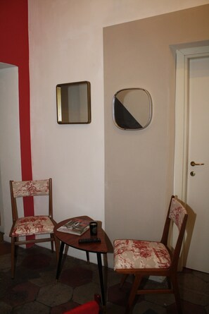 Apartamento, 3 quartos | Comodidades do quarto