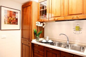 Apartment, 2 Bedrooms | Private kitchen