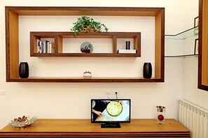 Apartment, 2 Bedrooms | Room amenity