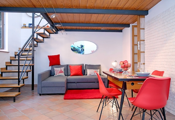 Apartment | Essbereich im Zimmer
