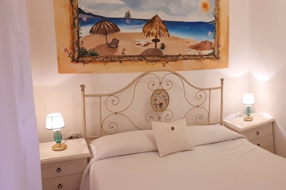 Minibar, individually decorated, desk, rollaway beds