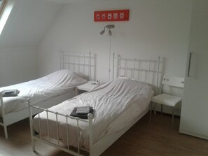 Business Double Room, 2 Twin Beds, Private Bathroom, Mezzanine | 1 bedroom, soundproofing, iron/ironing board, free WiFi