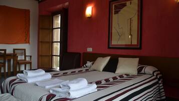 Superior tweepersoonskamer | Een bureau, gratis wifi, beddengoed