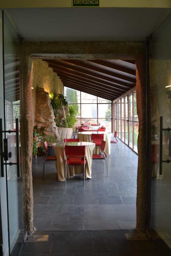 Outdoor dining - Antiguo Palacio de Atienza (Atienza)