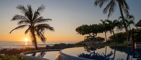 Outdoor pool, sun loungers