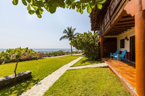 Point Suite | Terrace/patio - Casa Manzanillo Boutique Hotel (Troncones)