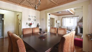 House | Living area | TV, fireplace - My Home - Coração de Mãe (Gramado)