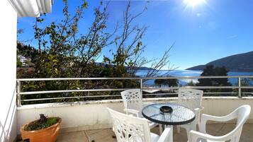 Deluxe Apartment, 2 Bedrooms, 2 Bathrooms | Balcony