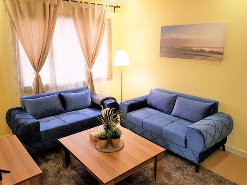 Cozy 2 Bedroom Apartment