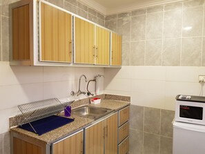 冰箱、微波炉、炉灶、电热水壶