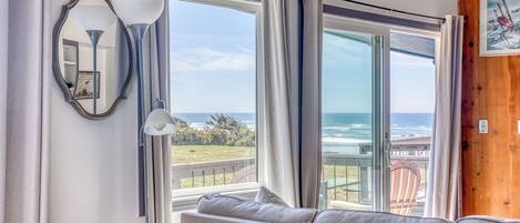 Chambre Simple, 1 grand lit, vue partielle sur l'océan, en angle