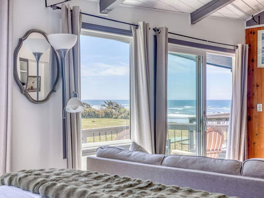 Basic Single Room, 1 Queen Bed, Partial Ocean View, Corner | Blackout drapes, free WiFi, bed sheets