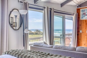 Basic Single Room, 1 Queen Bed, Partial Ocean View, Corner | Blackout drapes, free WiFi, bed sheets