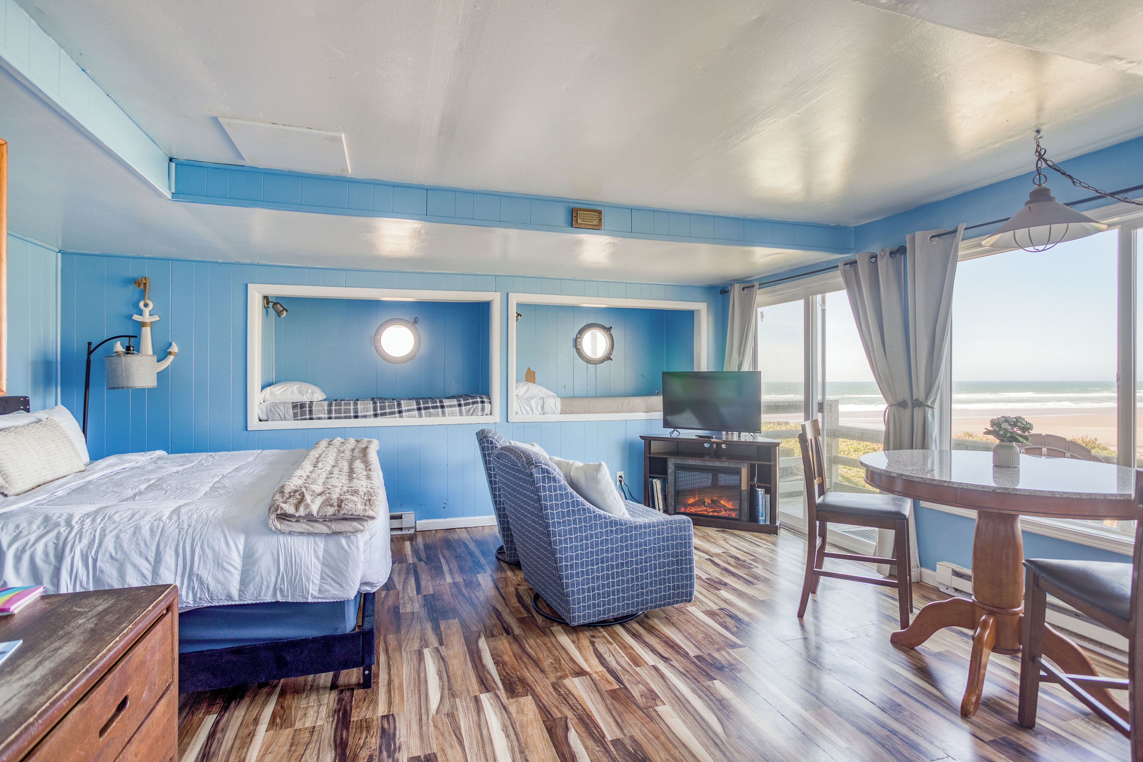 Phòng cơ bản, 1 phòng ngủ, bếp nhỏ, quang cảnh một góc biển | Màn/rèm cản sáng, truy cập Internet không dây miễn phí, bộ trải giường 