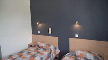 Classic Double or Twin Room | Individually decorated, individually furnished, desk, blackout drapes