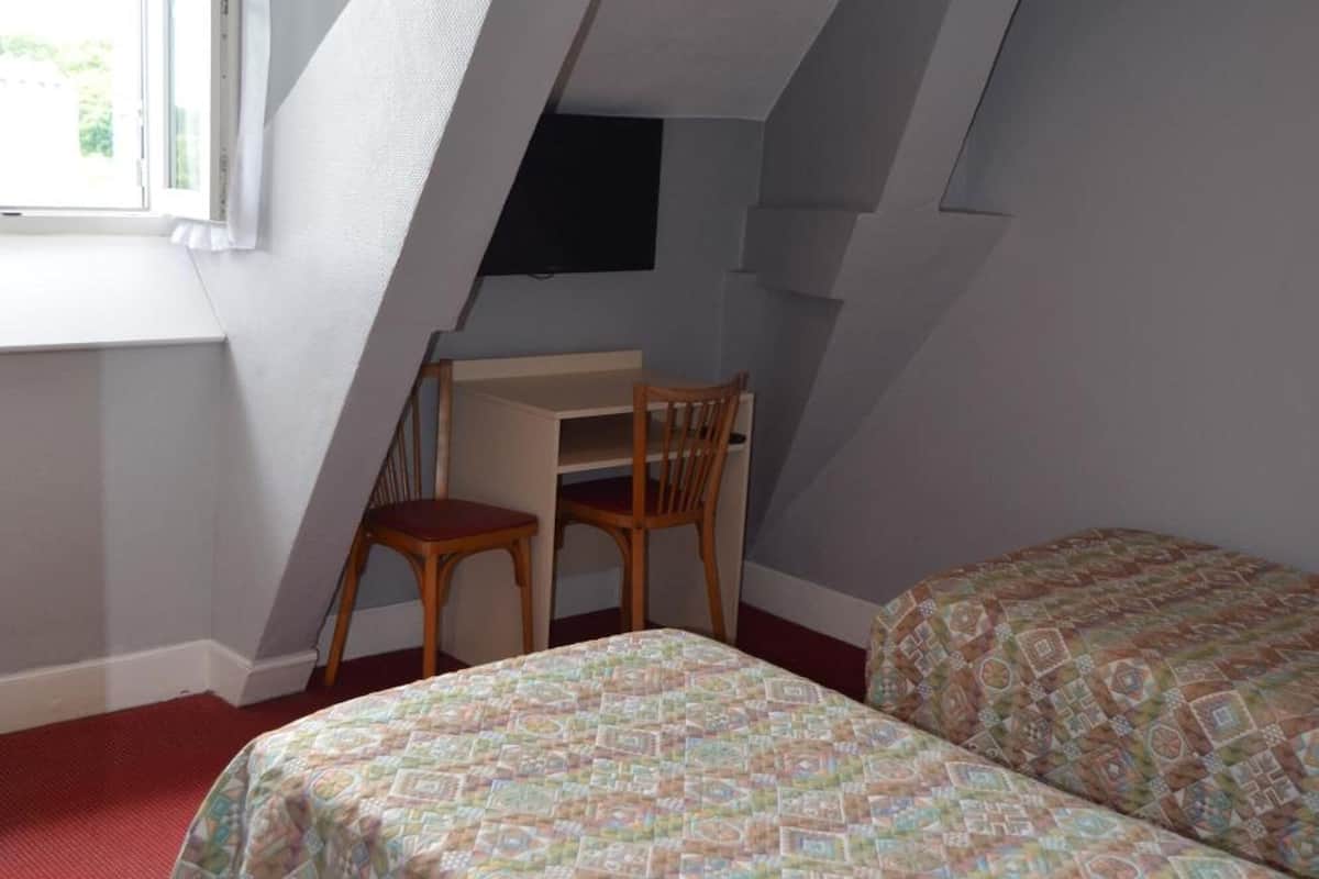 Quarto casal ou duplo clássico | Escrivaninha, cortinas blackout, quartos à prova de som