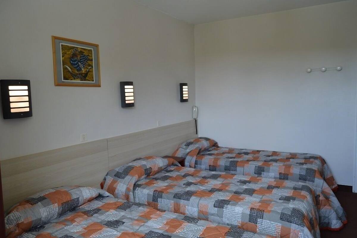Quarto triplo | Escrivaninha, cortinas blackout, quartos à prova de som