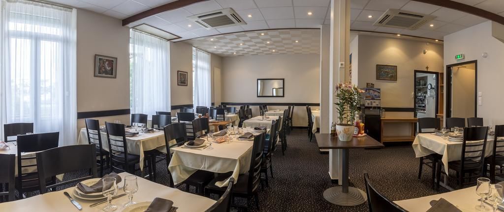 breakfast, lunch, dinner served; french cuisine