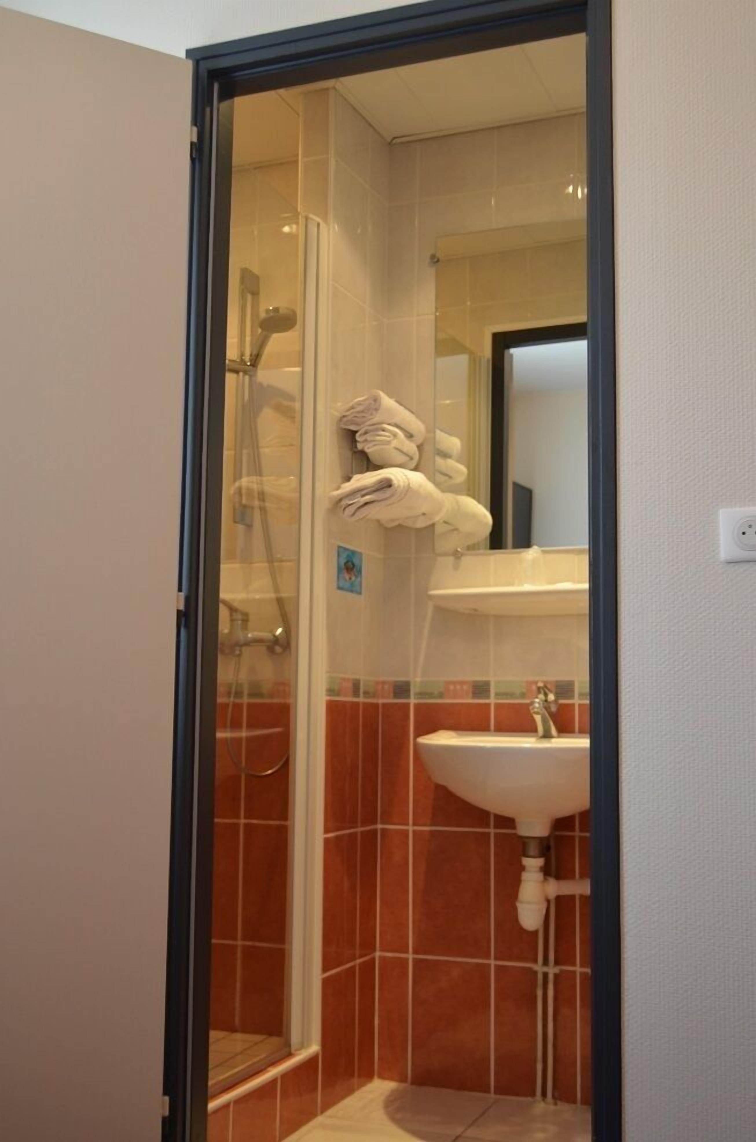 classic double or twin room | bathroom | shower, towels