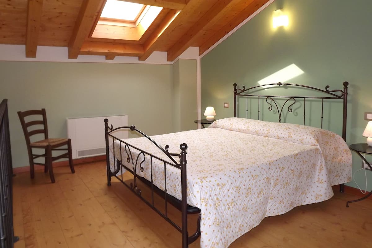 1 slaapkamer, individueel gedecoreerd, een bureau, extra bedden