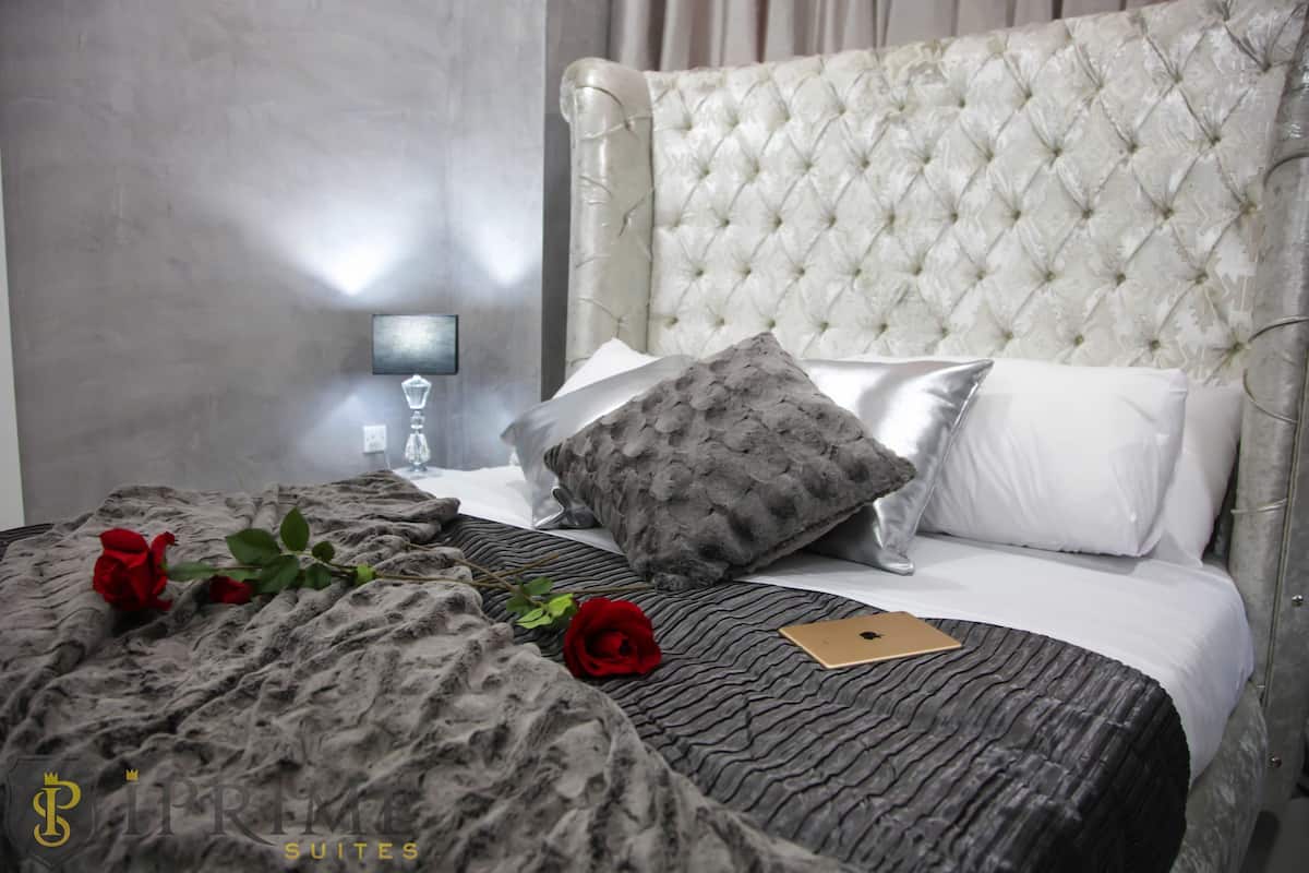 Exclusive Studio Suite, Kitchen | Premium bedding, in-room safe, rollaway beds, free WiFi