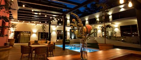 Kolam renang outdoor