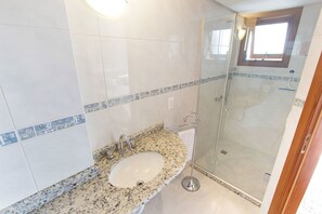 Apartment, 1 Bedroom | Bathroom | Shower, free toiletries, towels - My Home - Firenze (Gramado)