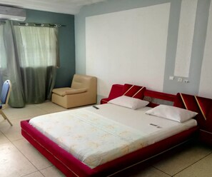 Camera Classic, 1 camera da letto, non fumatori | 1 camera, biancheria da letto di alta qualità, una scrivania