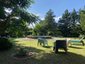Seasonal outdoor pool, sun loungers - Chambres d'hôtes Le Cocon de Curson (Chanos-Curson)