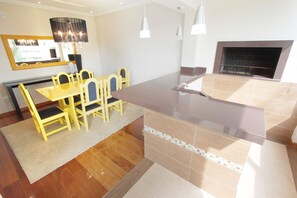 House, 3 Bedrooms | Living room | TV - My Home - Maia (Canela)