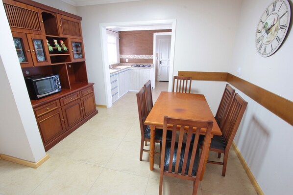 House, 3 Bedrooms | Living area