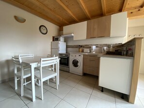 Apartment (Le Papillon) | Private kitchenette | Reusable coffee/tea filters - Gîte Le Papillon - Le Cocon de Curson (Chanos-Curson)