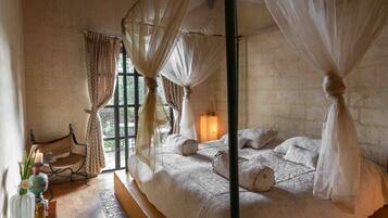 Executive Suite, 1 King Bed, Lake View | Minibar, in-room safe, blackout curtains, iron/ironing board