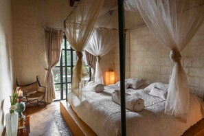 Suite – executive, 1 kingsize-seng, utsikt mot innsjø | Minibar, safe på rommet, blendingsgardiner og strykejern/-brett