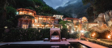 Front of property - evening/night