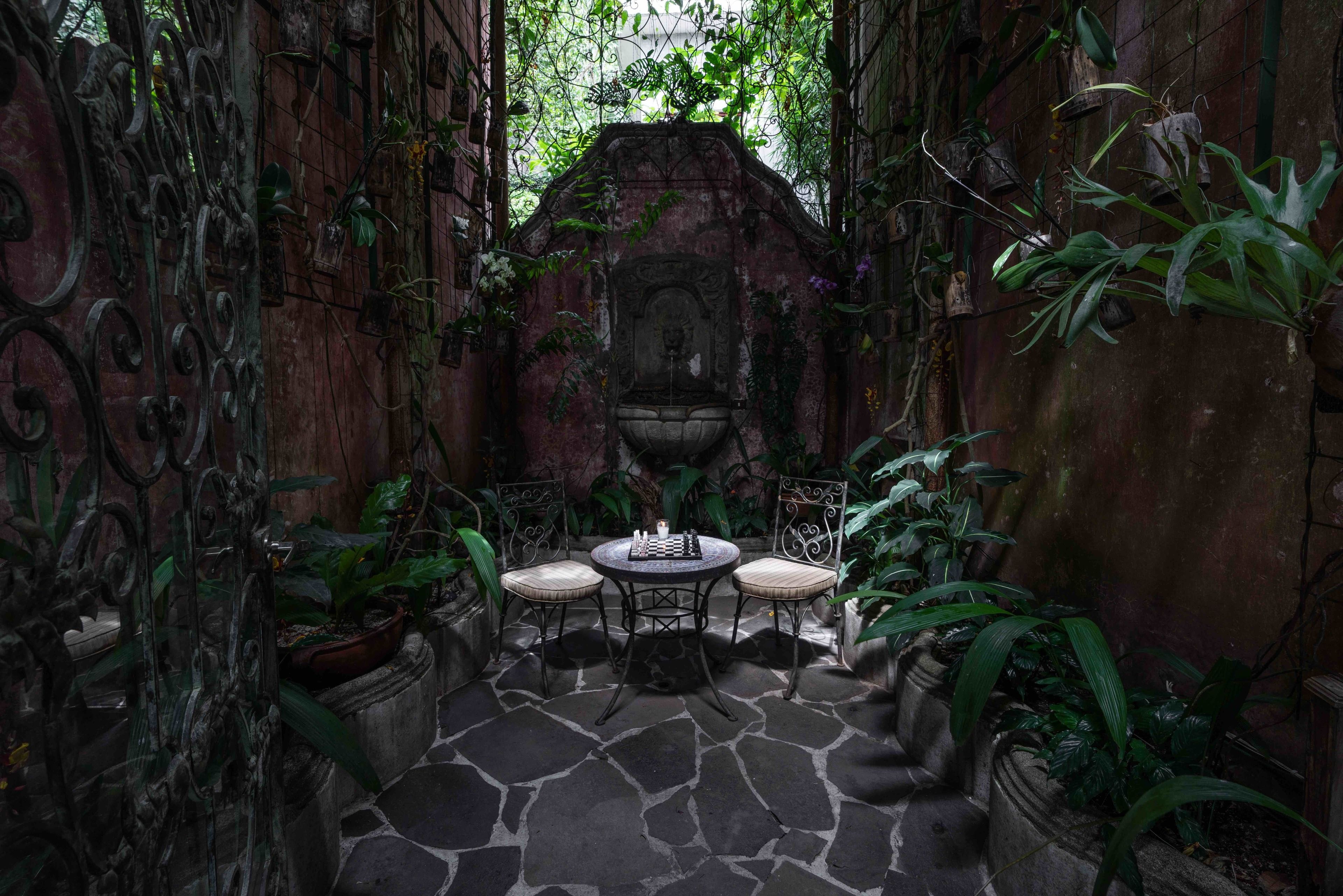 Lobby lounge