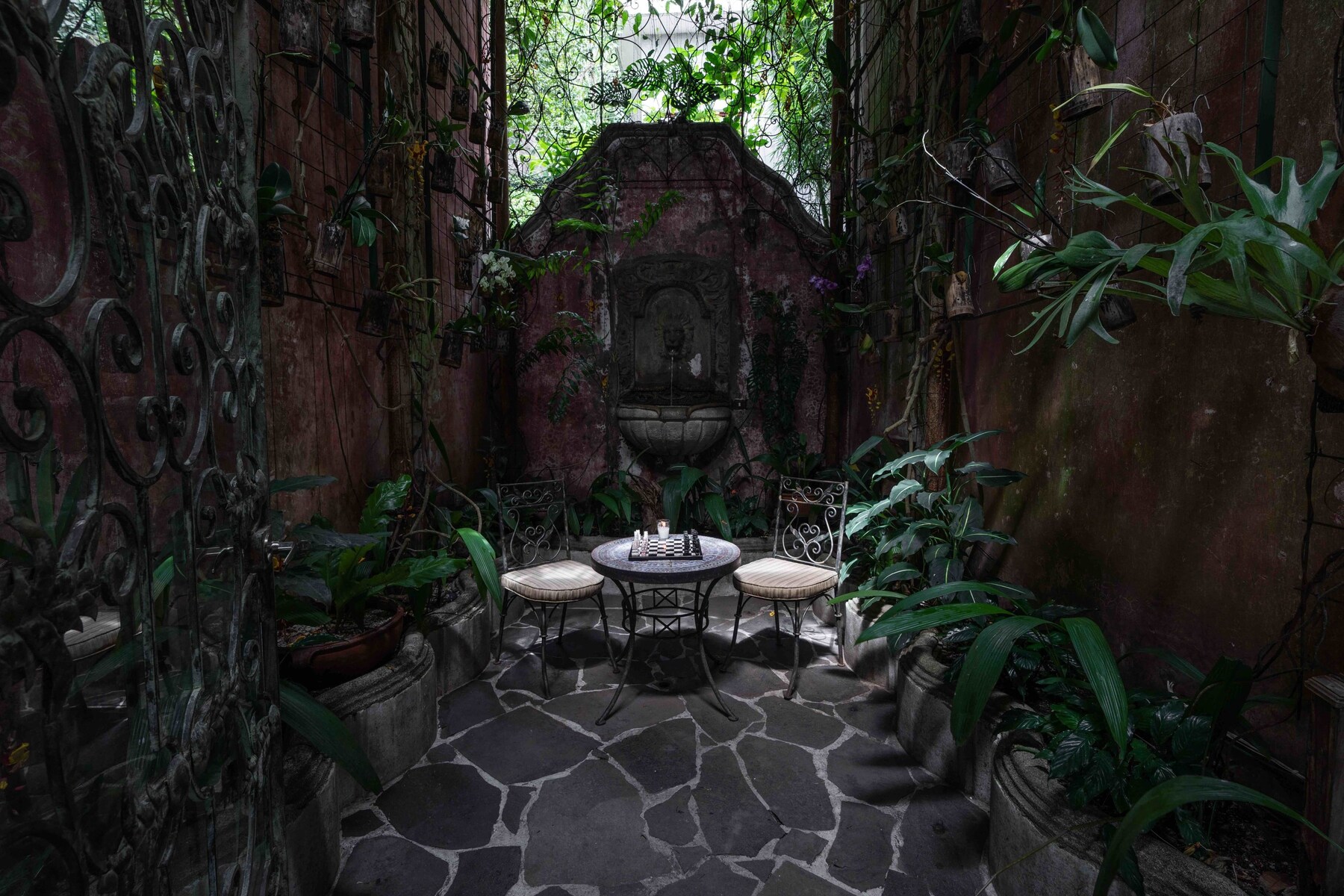 Lobby lounge