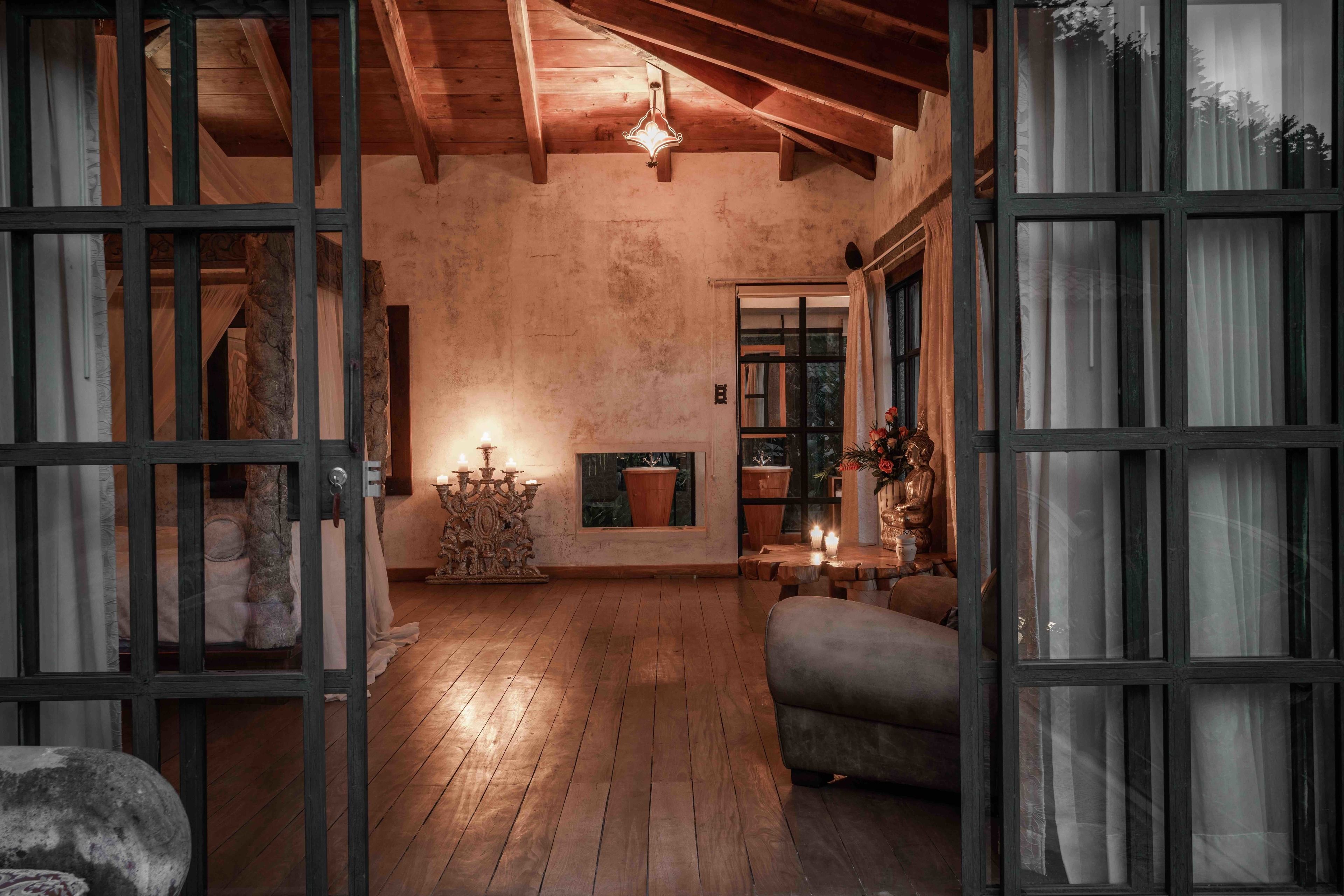 luxury suite, 1 king bed, lake view, lakeside | living area | tablet, mp3 dock